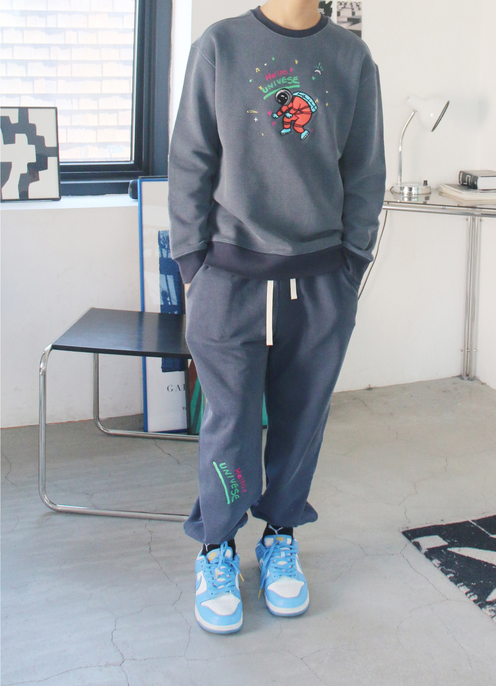 긴팔 티셔츠 모델 착용 이미지-S14L2